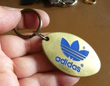 Ancien porte cle grande plaque Logo ADIDAS 3 Bandes... Le Trèfle 1972. Basket