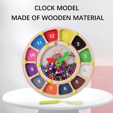 Une horloge en bois, jeu de