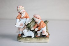 Ancien pyrogène en porcelaine Allemande, enfants et lapin, hauteur 9.5 cm
