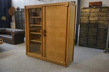 Meuble vitrine par Guillerme et Chambron et Danikowski pour Votre Maison