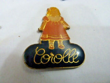PIN'S  POUPEE  COROLLE   /  RARE