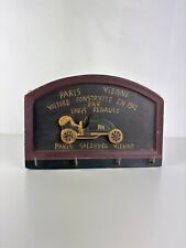 Ancien Tableau Porte Torchon en bois Voiture Louis Renault en Relief 30cm x 20cm