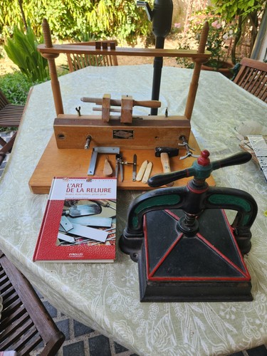 presse reliure outils