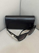 CHANEL Lunettes de soleil en forme de cœur en perles Camélia 147732230