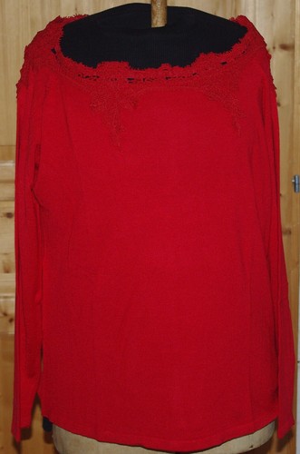 Joli pull rouge - , encolure