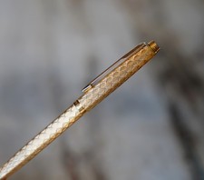 SUPERBE STYLO BILLE PARKER 75 METAL PL. OR FINITION GUIRLANDES - RARE VERSION