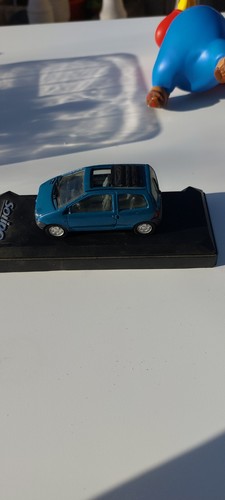 Miniature solido renault - miniature,