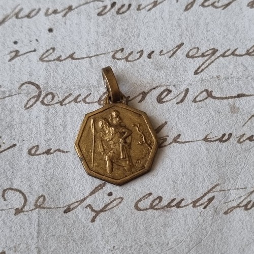 Petit pendentif médaille - pendentif,