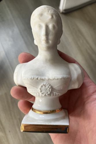 Joli petit buste porcelaine - joli,