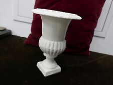 petit vase Médicis godronné en fonte,H 21cm,D 15cm,P 2,1 kg