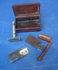 V73 Rasoir Gilette ancien