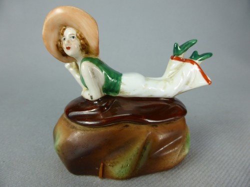 Baigneuse porcelaine assise - porcelaine,