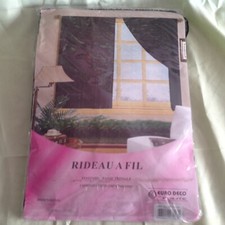 UNE PAIRE DE RIDEAUX  _ A FIL ( 01/12/5-20B ) 