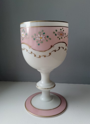 Ancien verre pied - pied, en