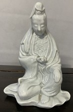 Statue : ancien blanc de Chine en porcelaine représentant Guan Yin ou Kwan Yin