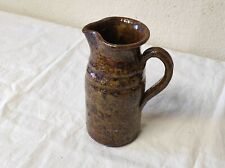 Ancien Pichet, broc, cruche en Terre cuite signé ? de 17 cm de haut 