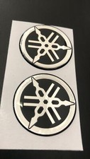 2 Adhésifs Résine 3D Ronds Yamaha Diapason Moto Et Scooter D.3,5mm Noir-Argent