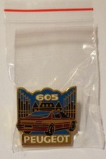 PIN'S PEUGEOT 605 - SIGNÉ
