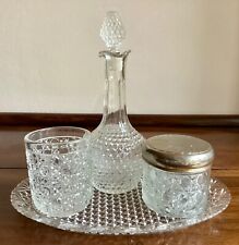 Service de nuit en verre ou cristal taillé effet diamant, Baccarat ?