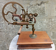 Tour horloger machine - , à