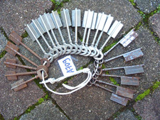 LOT A709 DE 23 EBAUCHES DE