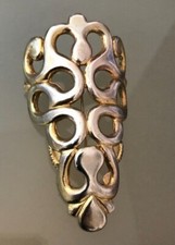 Broche signé Césarée Paris