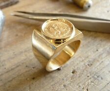 Chevalière or carrée avec