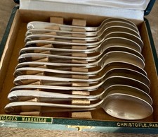 Christofle 12 cuillères à