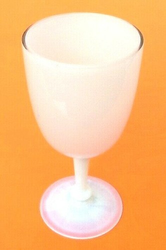 Verre sur pied opaline rose - opaline, et