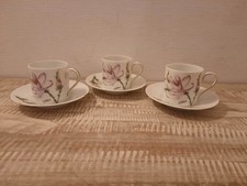 3 tasses et sous tasses à