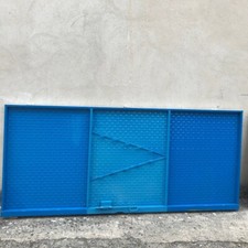 Porte en très bon état pour abris de jardin / autres usages 