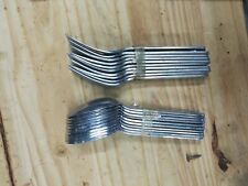 Couvert armée française 10 cuillères plus 10 fourchettes. 