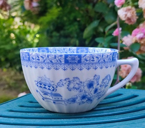 Ancienne grande tasse - ancienne,