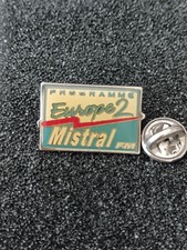 Pin's Pins Pin Enamel 62 Radio Média "EUROPE 2 Mistral FM" 