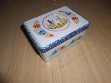 Petite boite en fer décorée