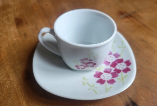 Lot tasses et assiettes - tasses,