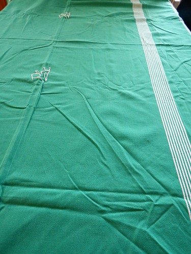 Nappe ancienne verte brodée