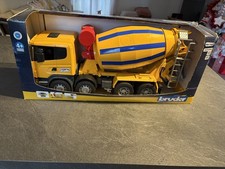 Camion toupie à béton Bruder