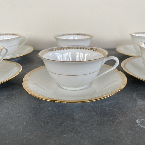 Tasses sous - tasses, et