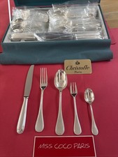 SET MENAGERE 30P CHRISTOFLE VERSAILLE TRÈS BEL ÉTAT MÉTAL ARGENTÉ COFFRE NEUF.