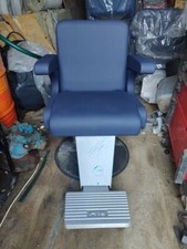 2 fauteuils de coiffeur barbier