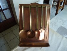 SUPPORT AVEC USTENSILES DE