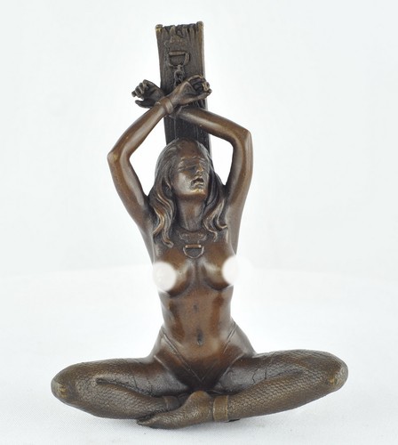 Statue sculpture pin sexy - pin-up,