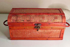 boite coffre de rangement en osier rose foncer déco vintage