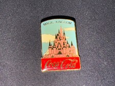 (V14) PINS BADGE ENAMEL VINTAGE COCA-COLA WALT DISNEY WORLD 15TH MAGIC KINGDOM
