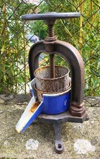 ANCIEN PRESSOIR A FRUITS  