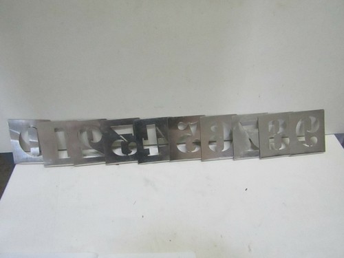 Lot pochoirs en metal - de,