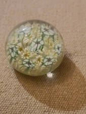 Presse Papier Millefiori Signée Murano A H , Sulfure 4,9 cm