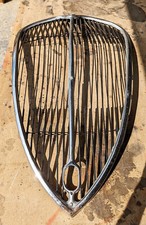 Peugeot 302 ou 402 Légère : calandre chromée