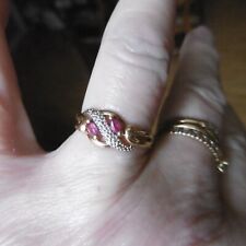 Bague or 18 carats(poinçon750) +2 rubis navette et un petit diamant. Certificat.